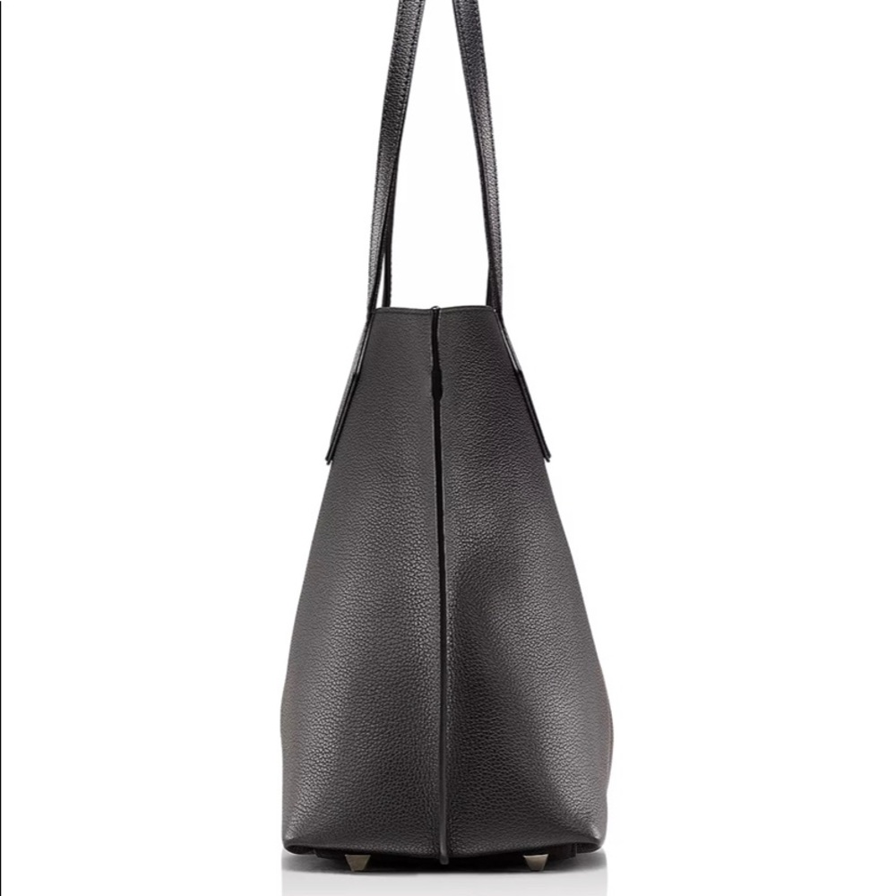 ⛔️SOLD⛔️Authentic MCM two tone Leather tote - Picture 4 of 10
